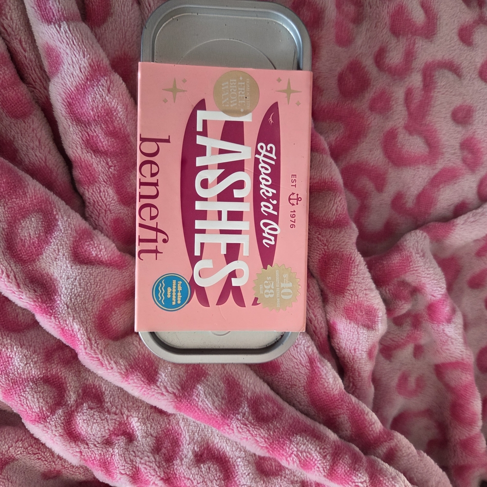 Benefit Lashes Pink Tin